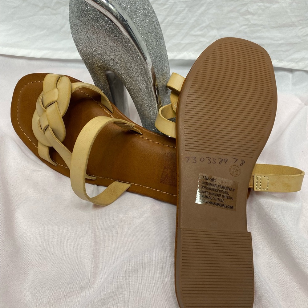 NWOT Maurices Flat sandals,Beige color,Size 7.5 - Picture 3 of 3